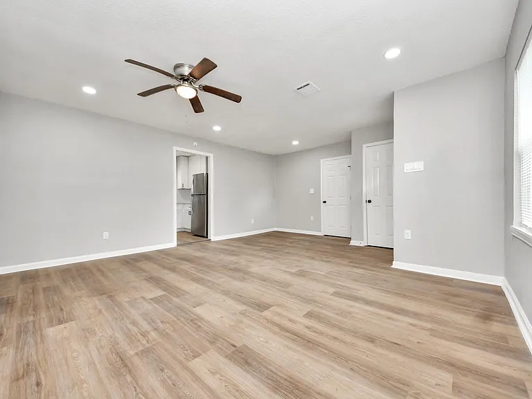 710 Canary Cir — Photo 5