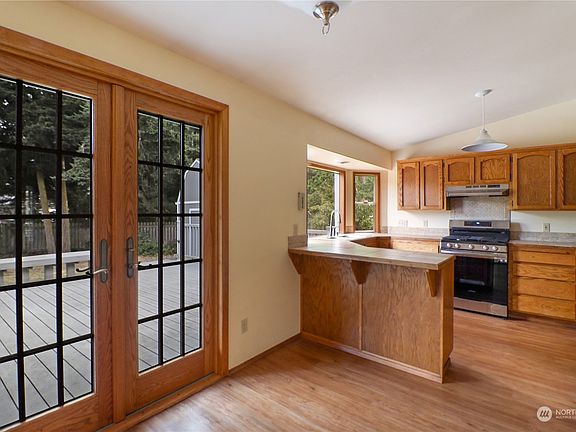 5th image of 1660 SW Putnam Drive