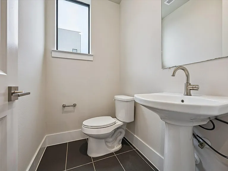 2401 Crawford St #C4B — Photo 9