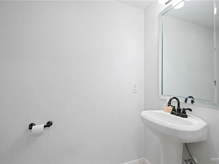 2307 N 26th Dr — Photo 16