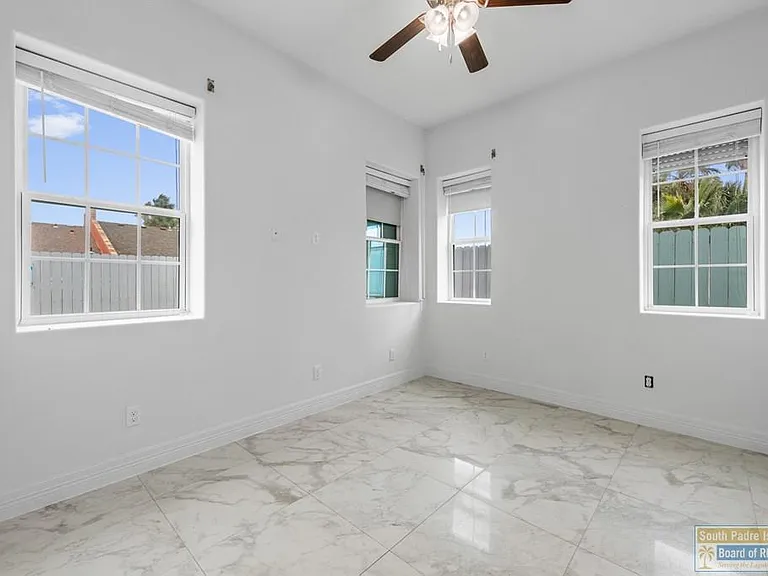 110 E Retama St #4 — Photo 10