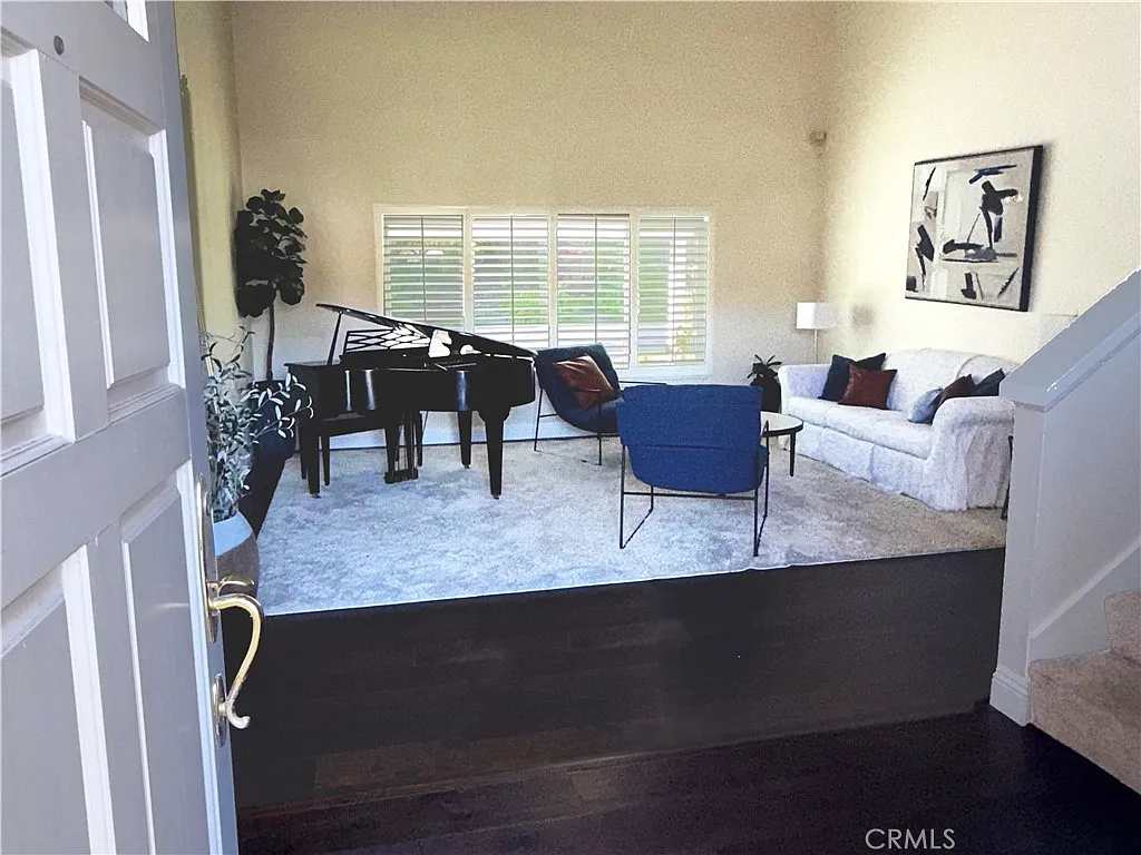 4 bed, 2464 sqft, $5,750 — Photo 3
