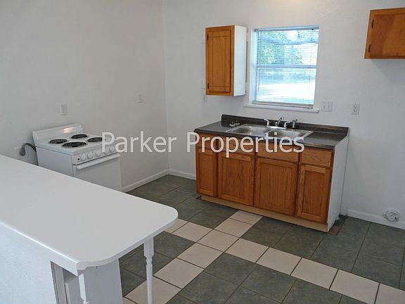 4th image of 821 Bayport Dr
