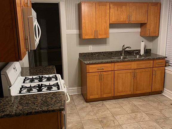 3rd image of 3563 S Lituanica Ave #1