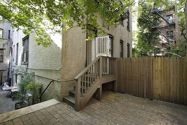 Rented by Compass | media 21