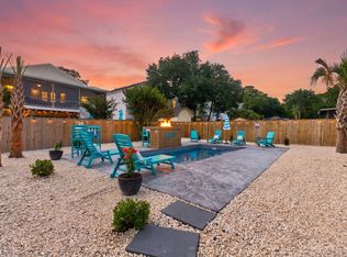 130 NE 23rd St, Oak Island, NC 28465