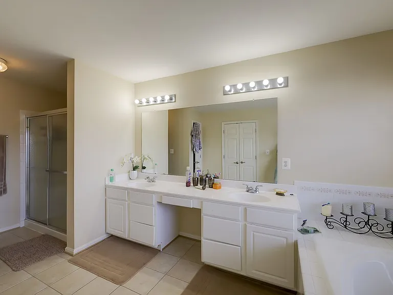 601 Crossover Ct — Photo 34