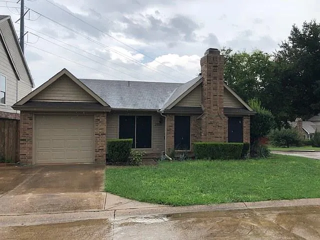 2900 Myrtlewood Ln