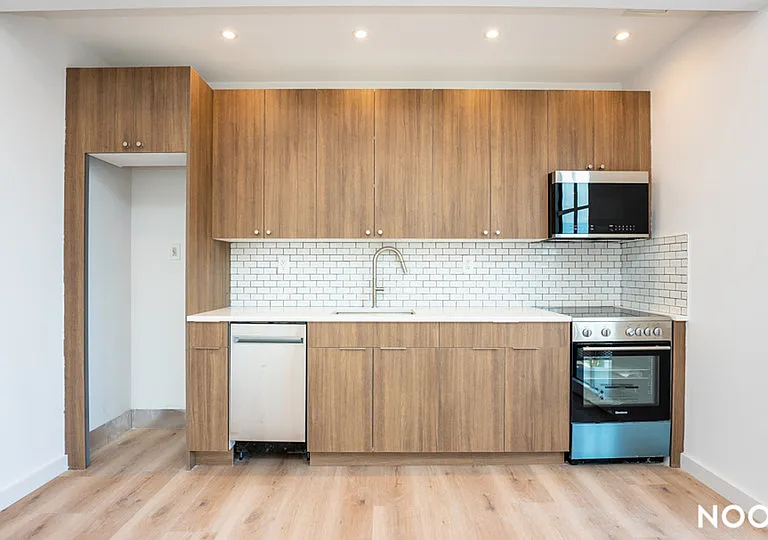 68 Gold St #2H — Photo 4