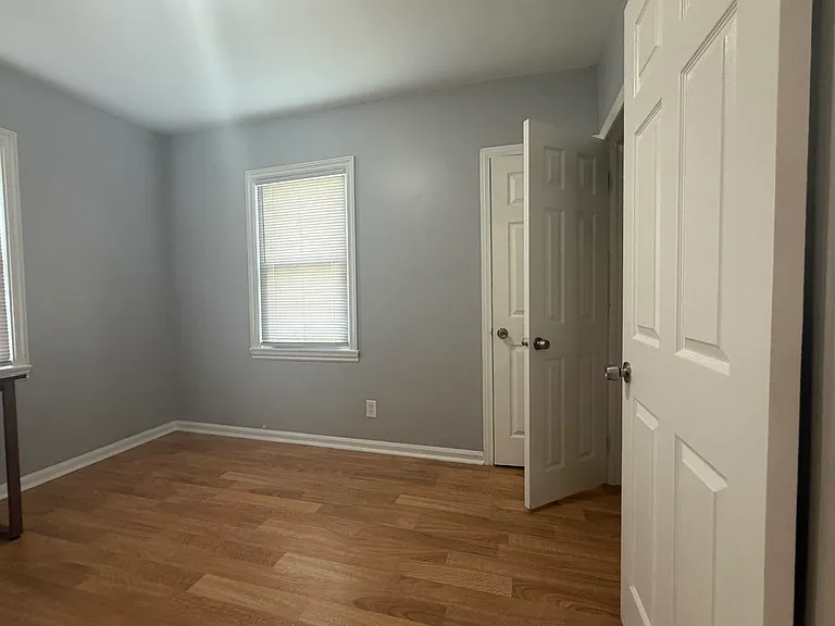 22438 Clairwood St — Photo 10