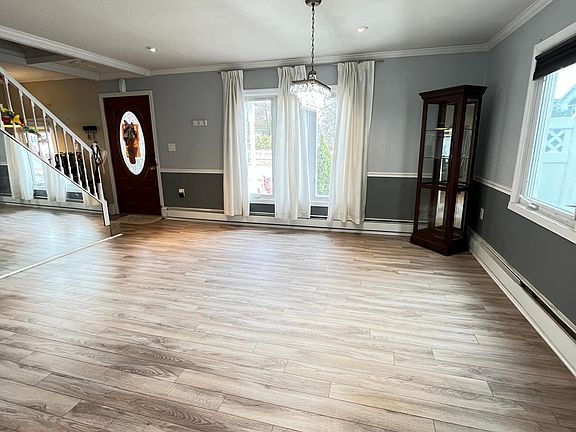 4th image of 20 Quaker Ln
