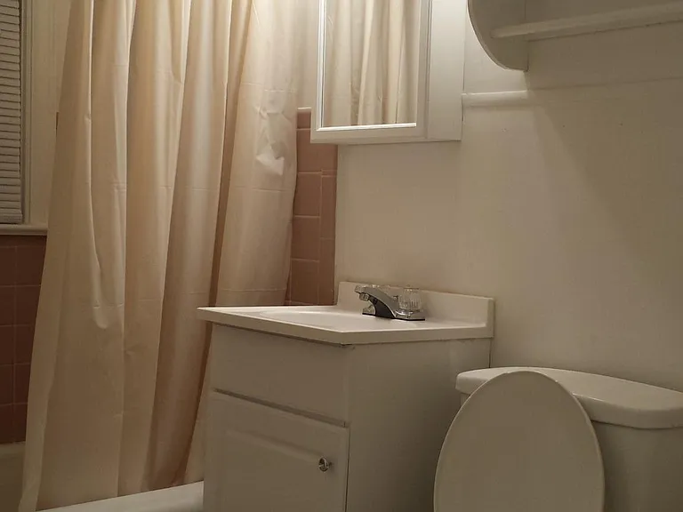 814 W Irving Ave — Photo 2