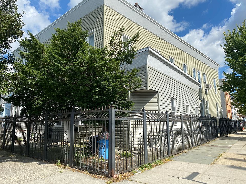2nd image of 107 Logan St