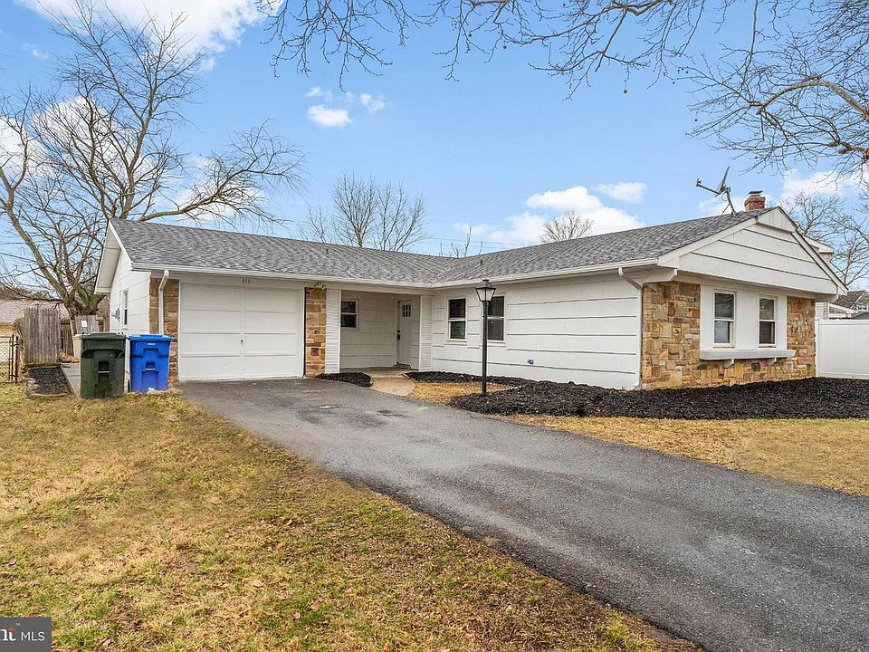 1st image of 111 Hazelwood Cir