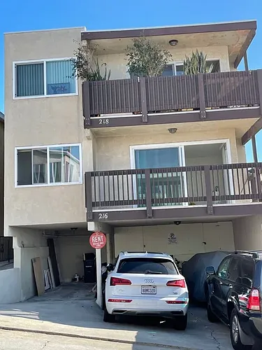 216 40th St Photo 1