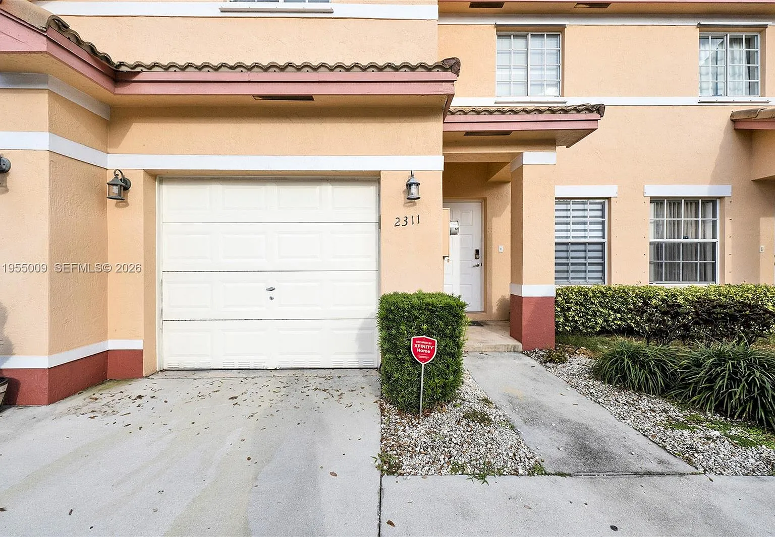 3 bed, 1250 sqft, $3,100 — Photo 2