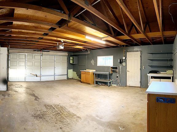 Oversized 2 car detached garage