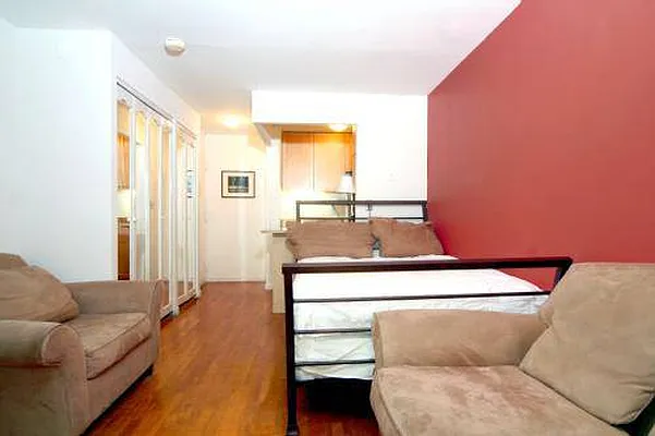 Rented by Realty 2000 Corp | media 2