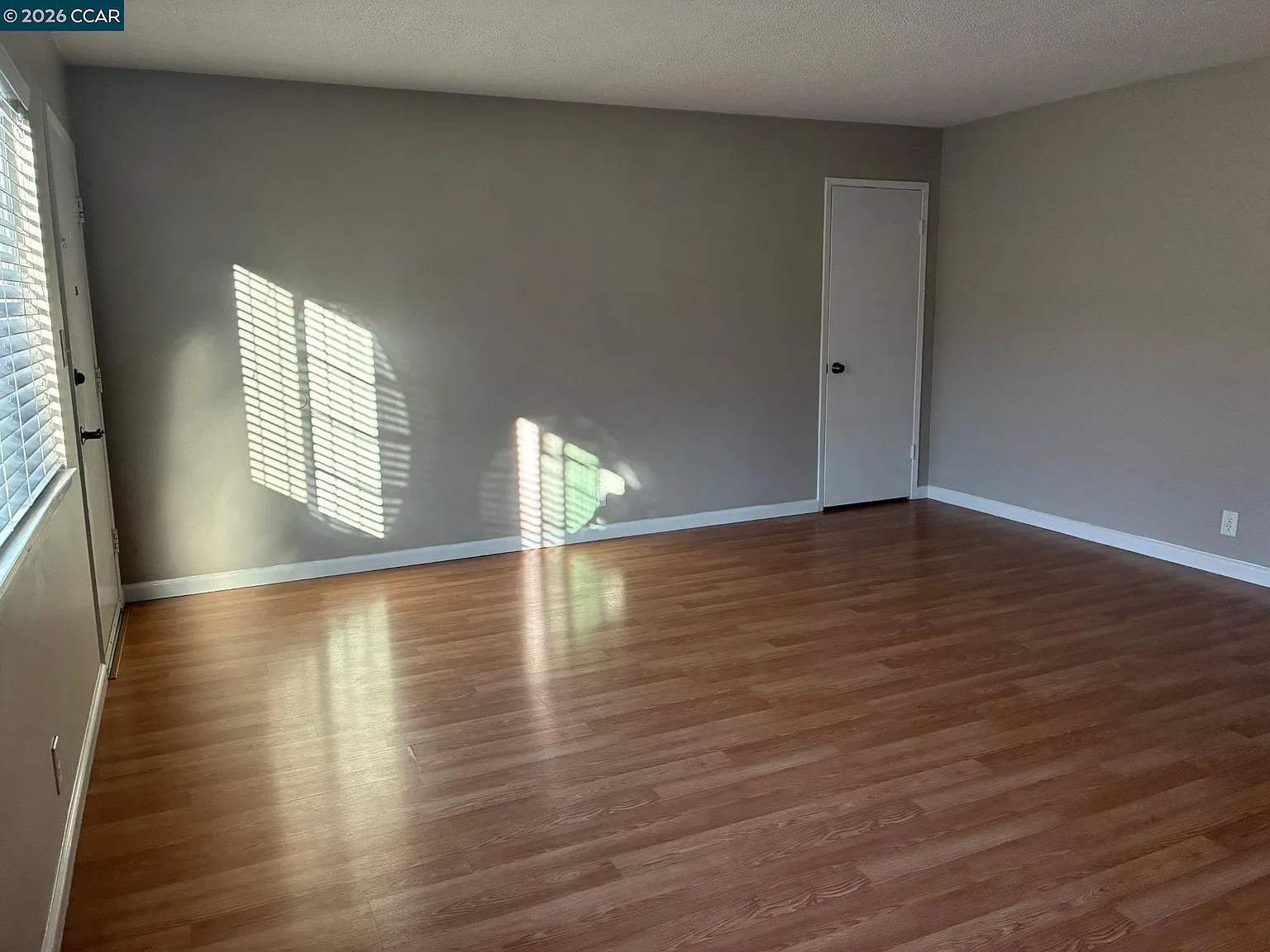 2 bed, 1000 sqft, $2,400 — Photo 4