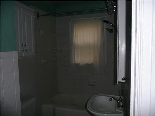 3rd image of 2730 Walker Ave