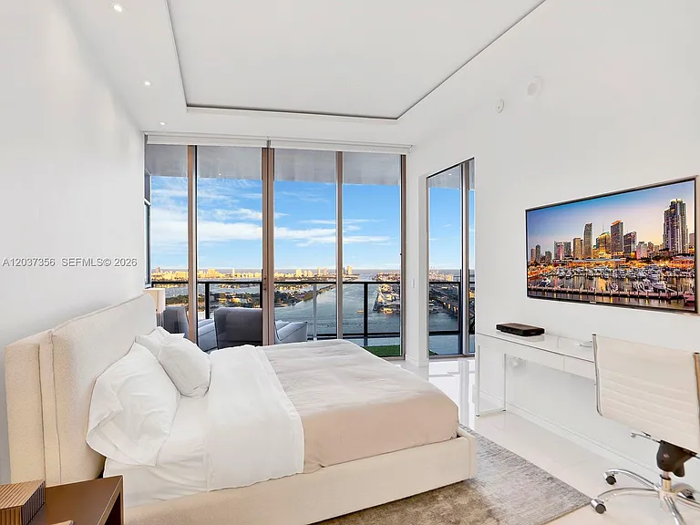 1100 Biscayne Blvd #4001 — Photo 14