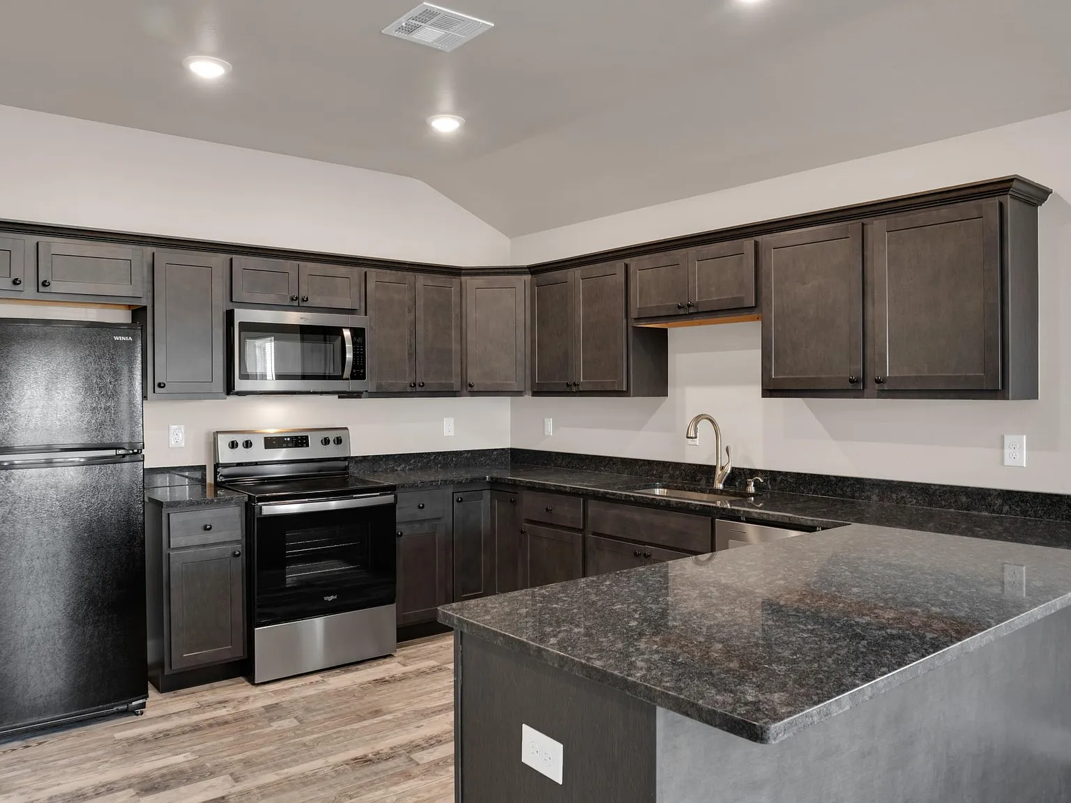3 bed, 1329 sqft, $1,650 — Photo 1