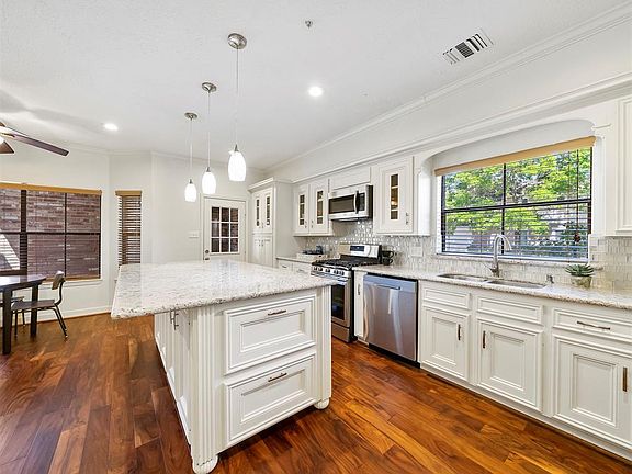 4th image of 15510 Walkwood Dr
