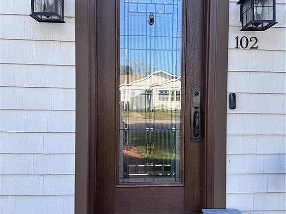 3rd image of 102 Hillard Ave