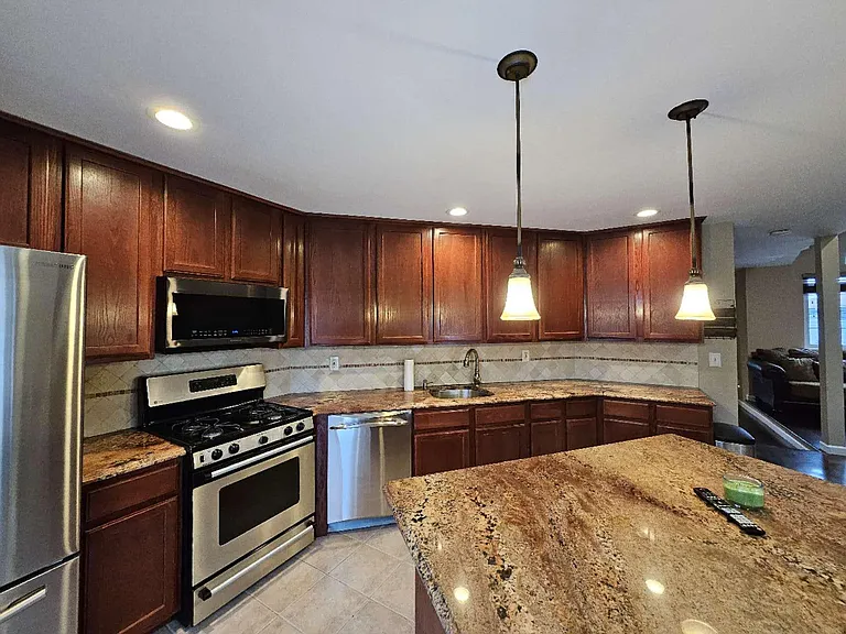 783 Rossville Ave #2 — Photo 6