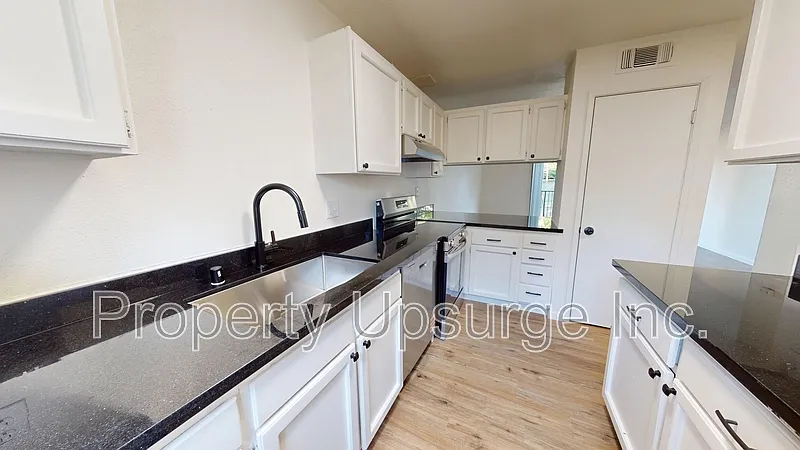 2 bed, 1.5 bath, 900 sqft, $1,395 — Photo 4