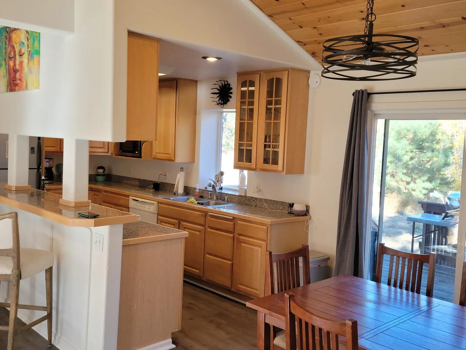 3 bed, 1082 sqft, $3,900 — Photo 3