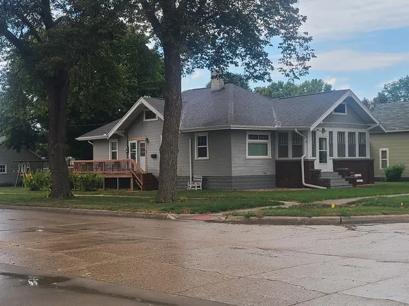 135 4th Ave SW, Le Mars, IA 51031