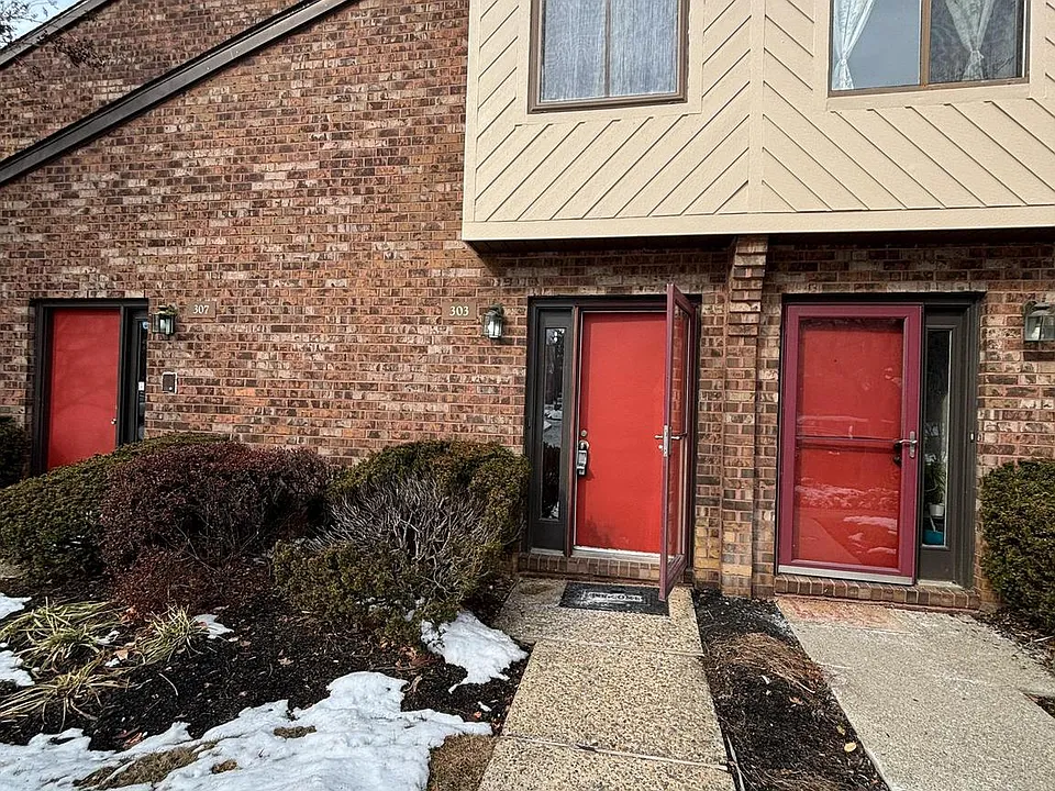 303 Mountainview Dr #303