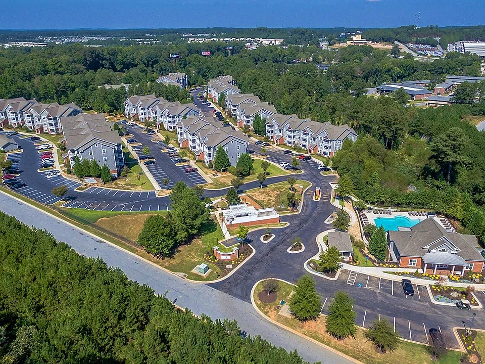 Leyland Pointe