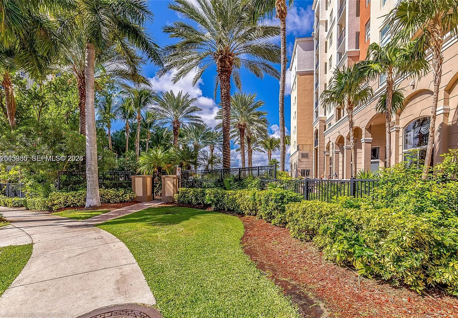 Porto Bellagio Condo — Photo 2