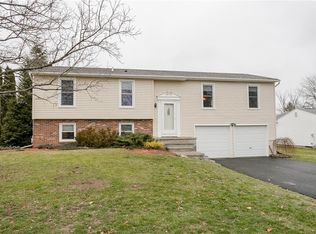 5820 Walnut Dr, Farmington, NY 14425