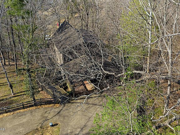3rd image of 122 Pineland Ln