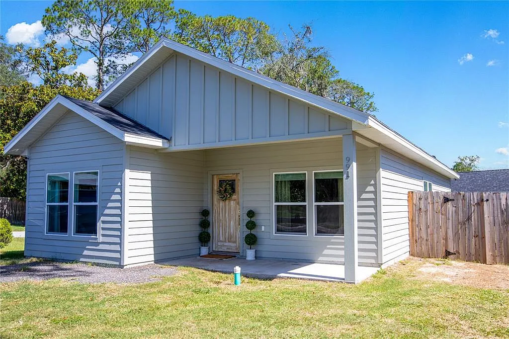 3 bed, 2.0 bath, 1290 sqft, $2,000 — Photo 2