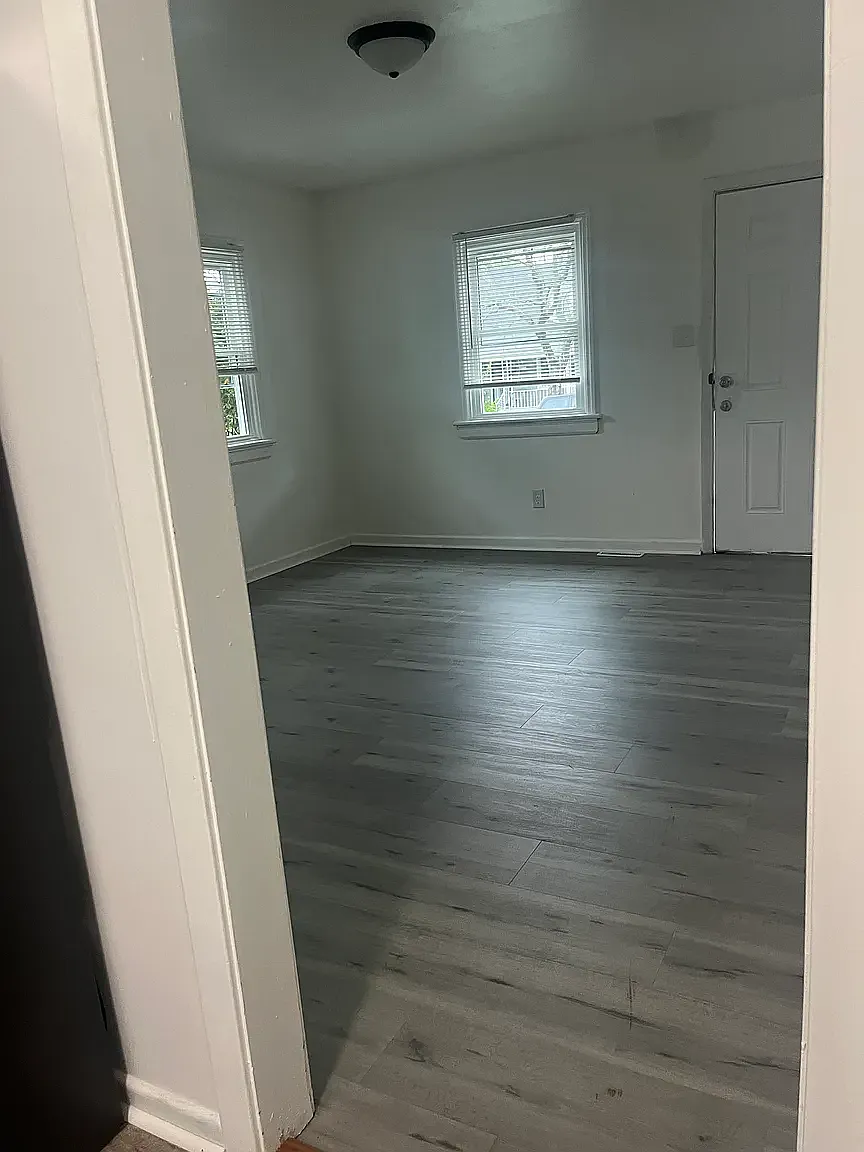 3 bed, 895 sqft, $2,200 — Photo 2