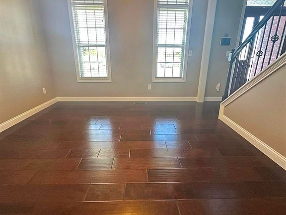 4th image of 2561 Kensington Way