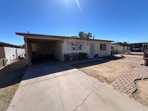 3rd image of 7511 W CLARENDON Avenue