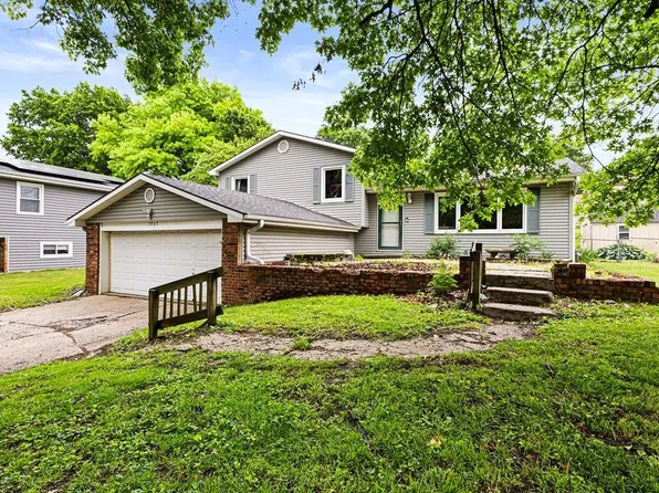 5905 Steven Dr, Saint Joseph, MO 64503