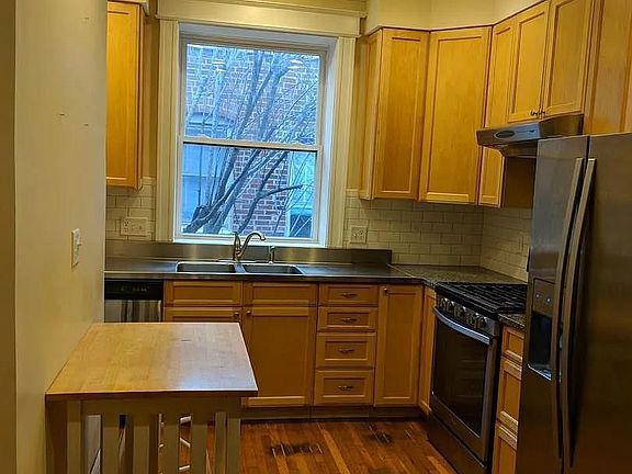 4th image of 4410 Laclede Ave #2F