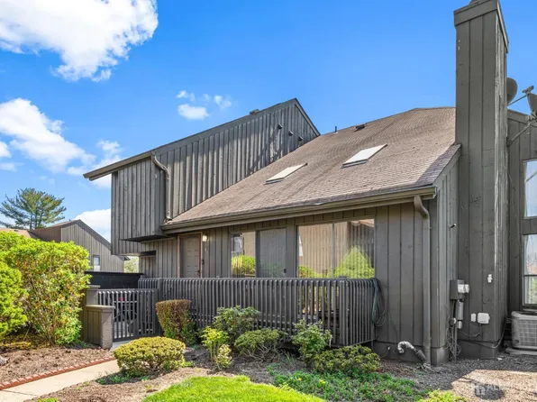 51 Westgate Dr, Edison, NJ 08820