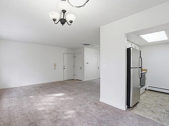 4th image of 1140 Walnut Ave APT 17