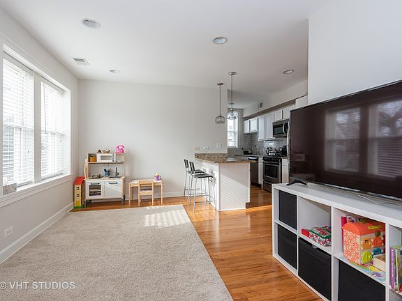 5th image of 1527 W Rosemont Ave #3