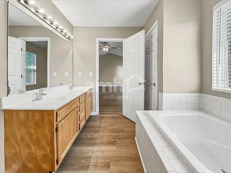 924 Bamburgh Dr — Photo 13