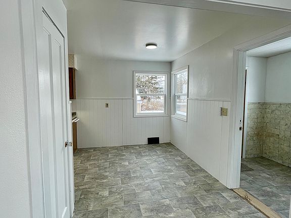3rd image of 903 Selby Ave
