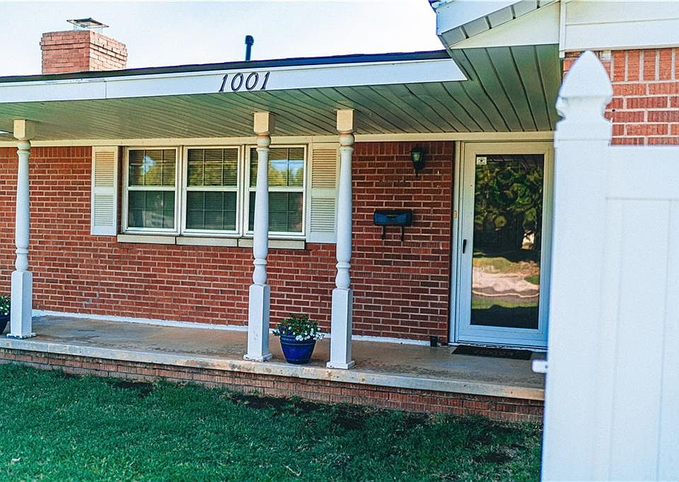 1st image of 1001 Howard Dr