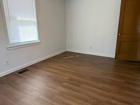 2448 S Victoria Ave — Photo 13